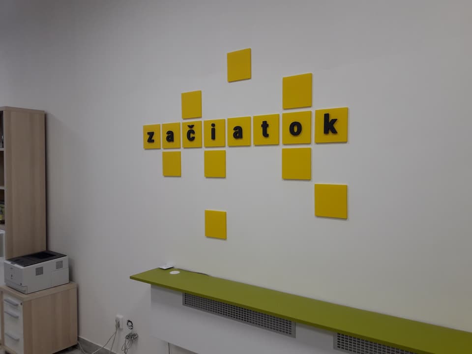 3D písmená a logo – realizácia ReFABRIKA