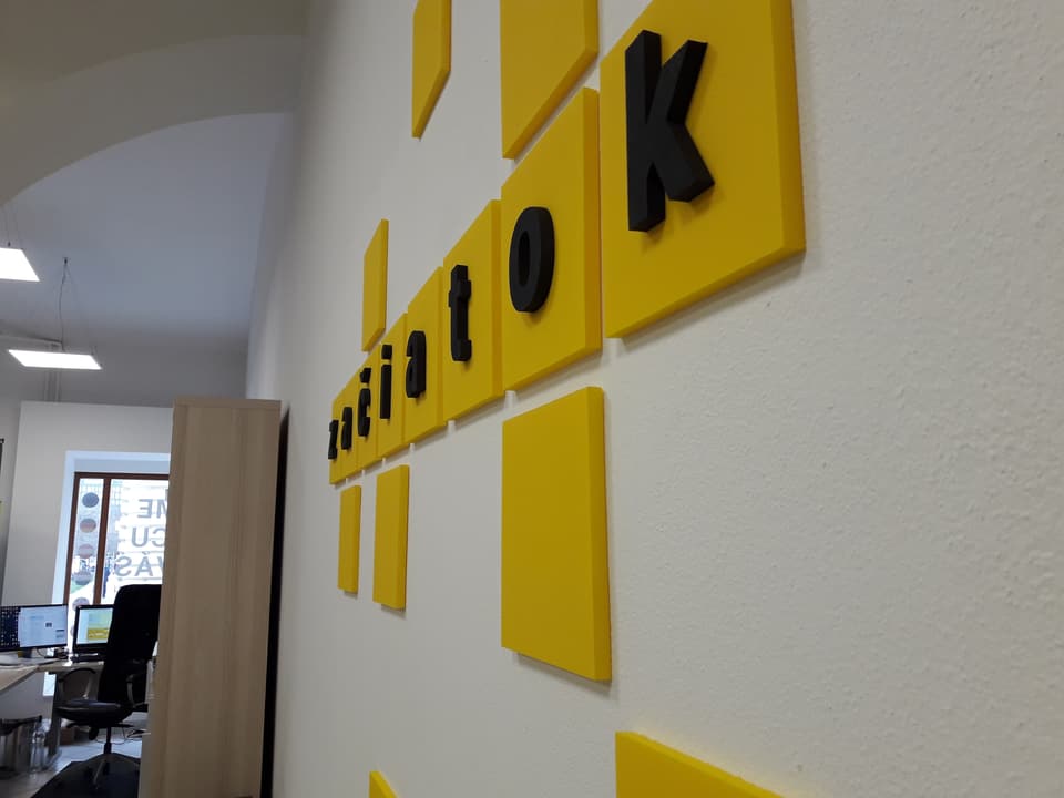 3D písmená a logo – realizácia ReFABRIKA