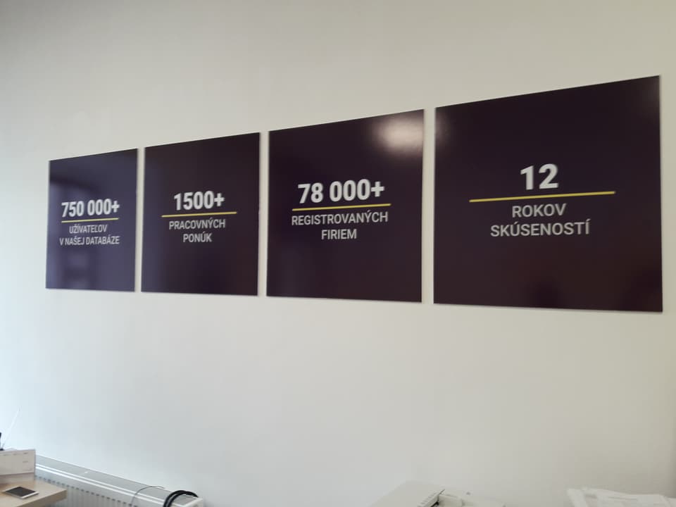 Polep výkladu alebo interiéru – realizácia ReFABRIKA