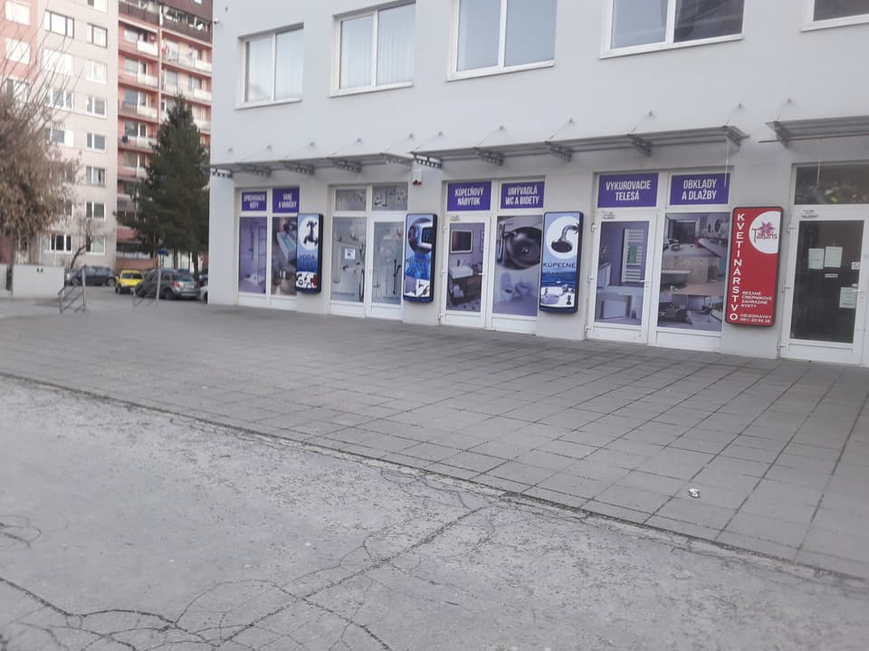 Polep výkladu alebo interiéru – realizácia ReFABRIKA