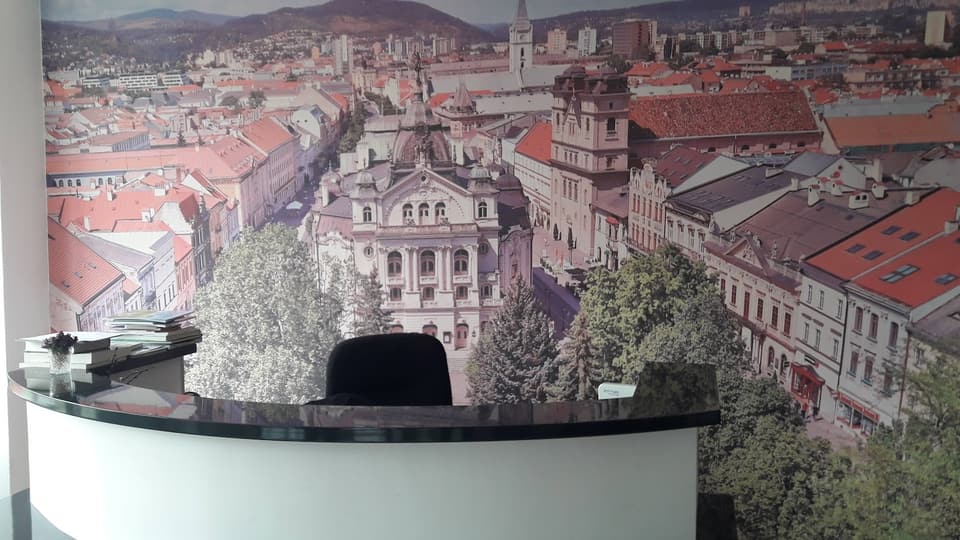 Polep výkladu alebo interiéru – realizácia ReFABRIKA