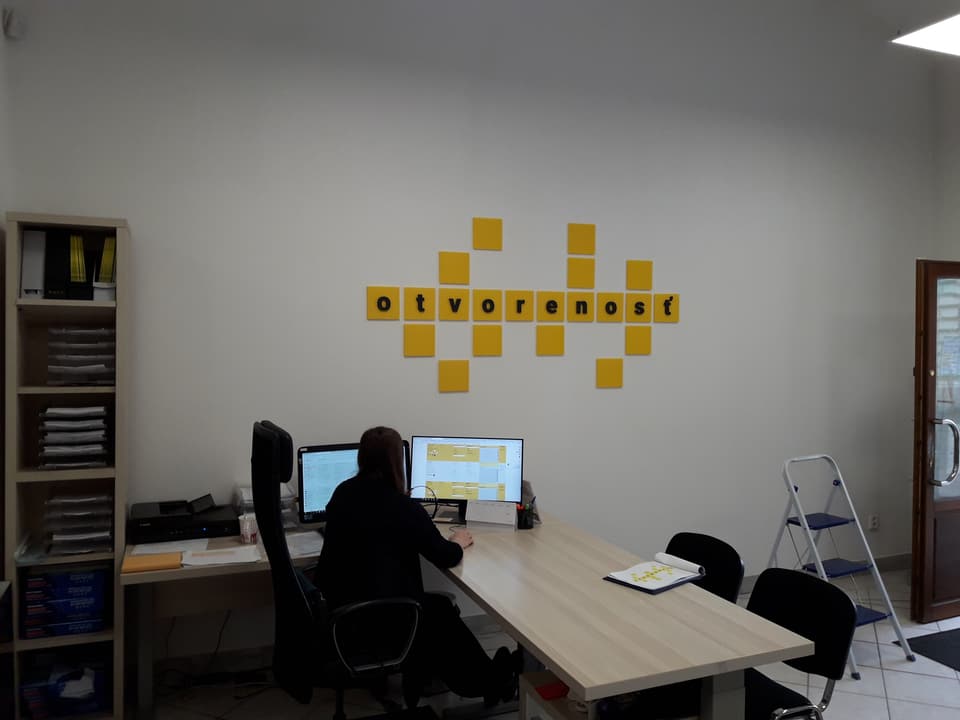 3D písmená a logo – realizácia ReFABRIKA