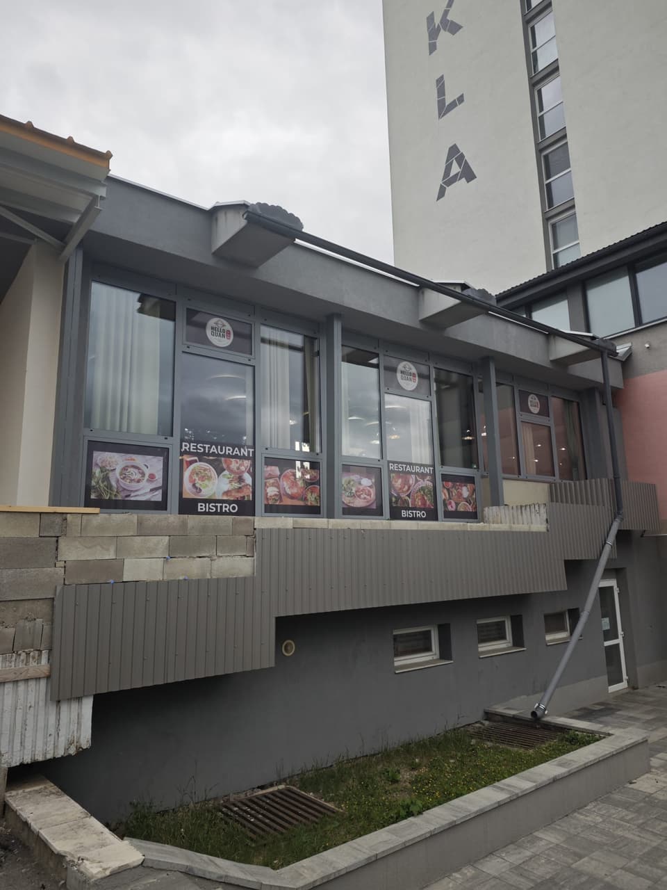Polep výkladu alebo interiéru – realizácia ReFABRIKA