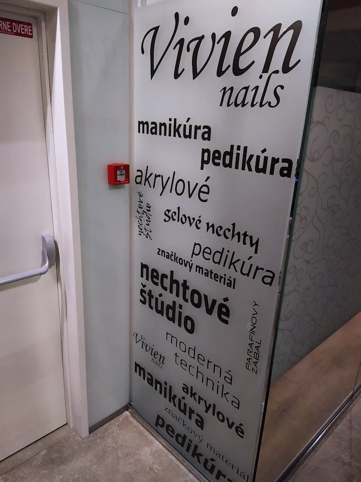 Polep výkladu alebo interiéru – realizácia ReFABRIKA