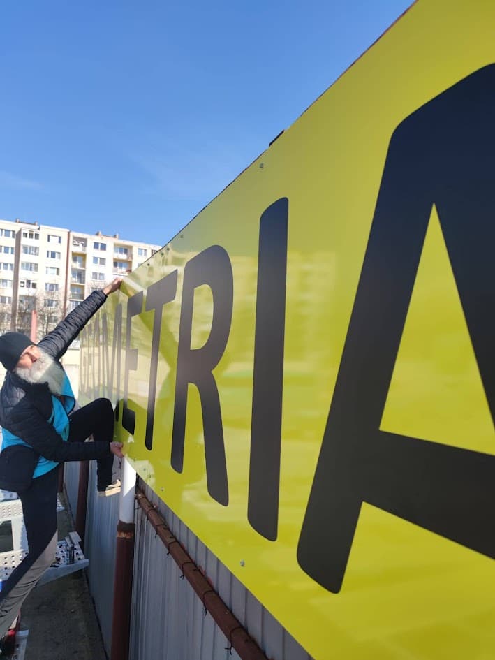 Veľkoformátová tlač – banner alebo tabuľa – realizácia ReFABRIKA