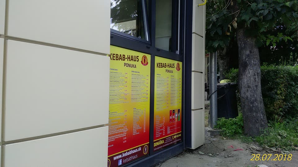 Polep výkladu alebo interiéru – realizácia ReFABRIKA