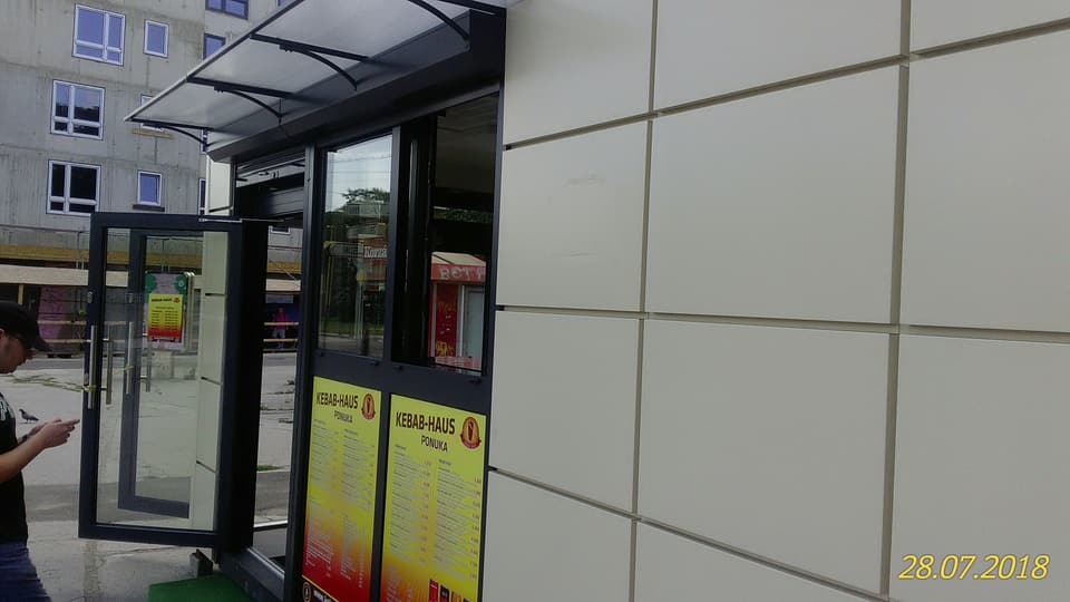 Polep výkladu alebo interiéru – realizácia ReFABRIKA