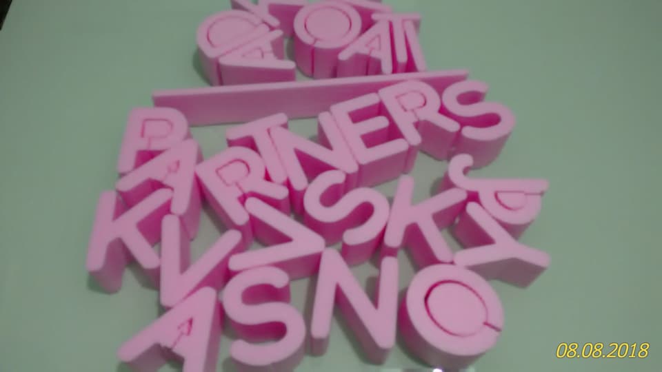 3D písmená a logo – realizácia ReFABRIKA