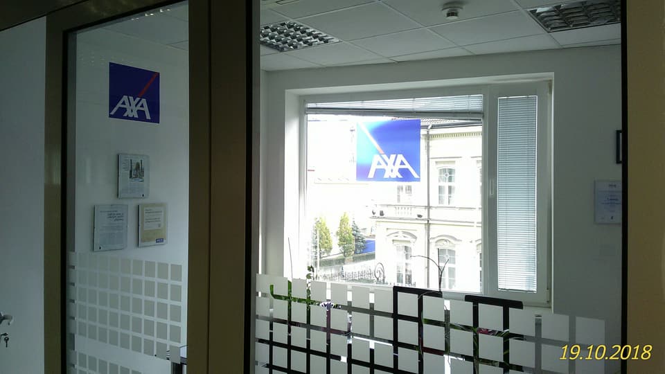 Polep výkladu alebo interiéru – realizácia ReFABRIKA
