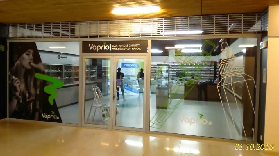 Polep výkladu alebo interiéru – realizácia ReFABRIKA