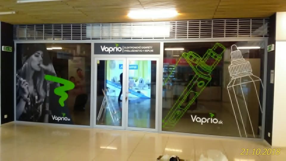 Polep výkladu alebo interiéru – realizácia ReFABRIKA
