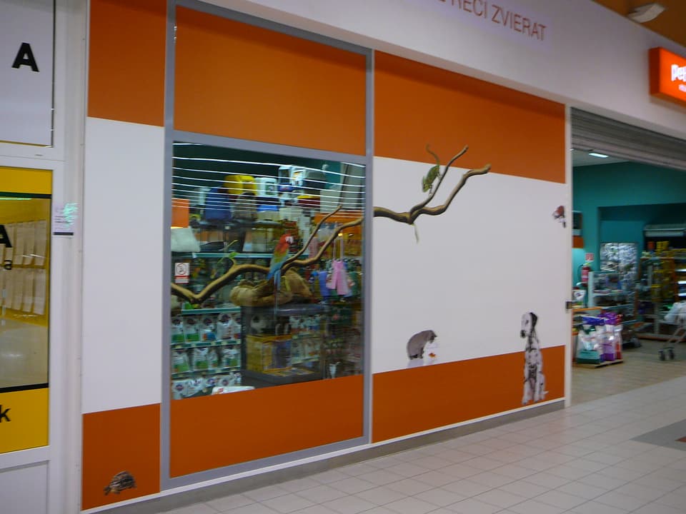 Polep výkladu alebo interiéru – realizácia ReFABRIKA