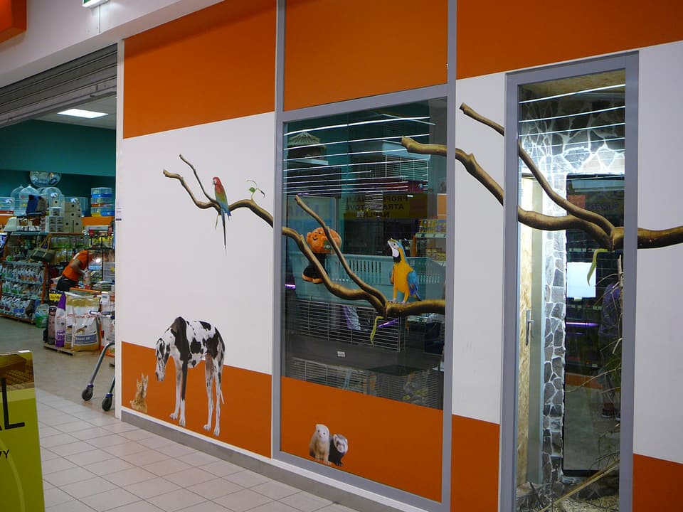 Polep výkladu alebo interiéru – realizácia ReFABRIKA