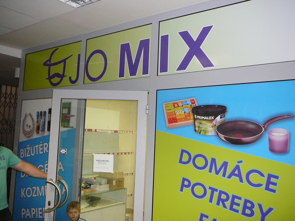 Polep výkladu alebo interiéru – realizácia ReFABRIKA